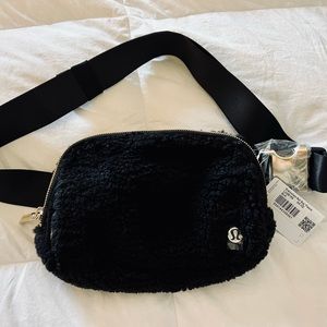 lululemon everywhere belt bag *FLEECE*